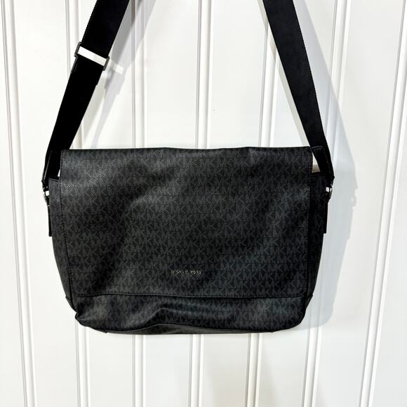 Michael Kors Men’s Cooper All Over Print Book Bag Messenger Bag In Black - Picture 1 of 6